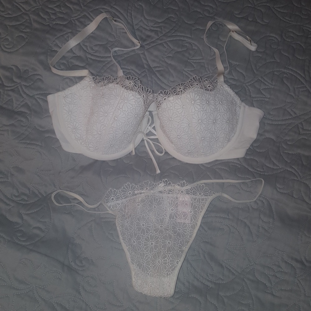 BNWOT Victoria's Secret Bra and Panty set
